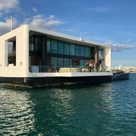 Arkup - Stay At A Luxury Overwater Villa In South Beach